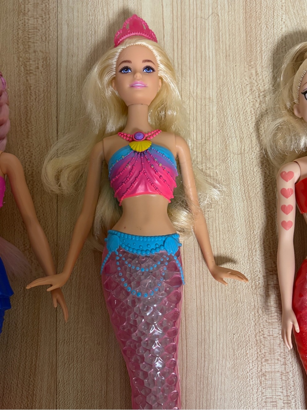 Barbie Mermaid Trio - Pink, Blue & Red Tails - Picture 3 of 4